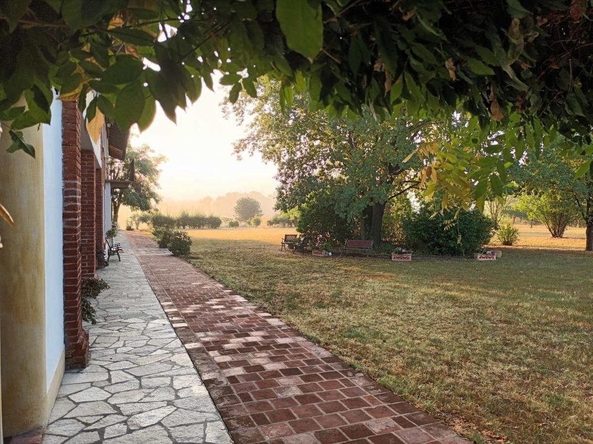 Guest House La Carolina Tigliole Экстерьер фото