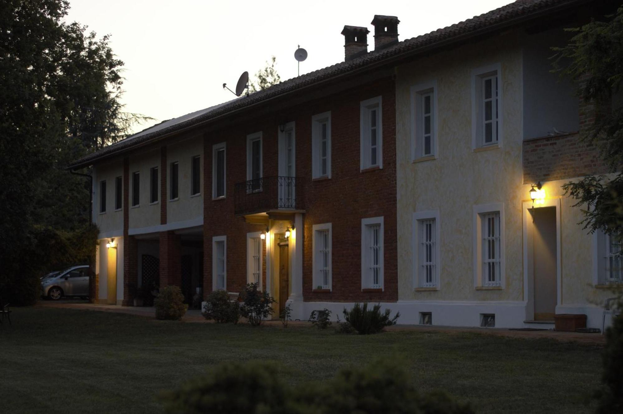 Guest House La Carolina Tigliole Экстерьер фото