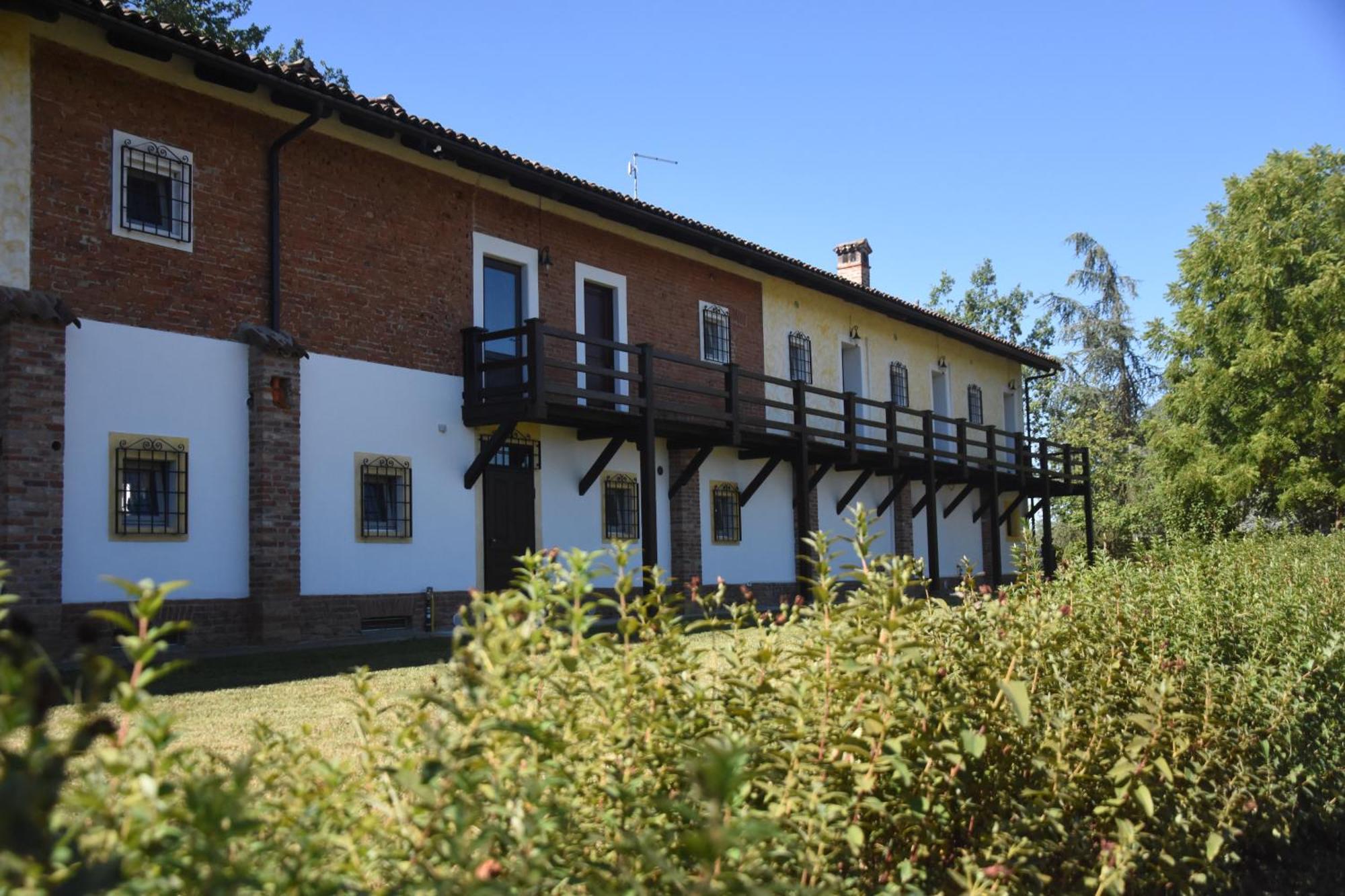 Guest House La Carolina Tigliole Экстерьер фото