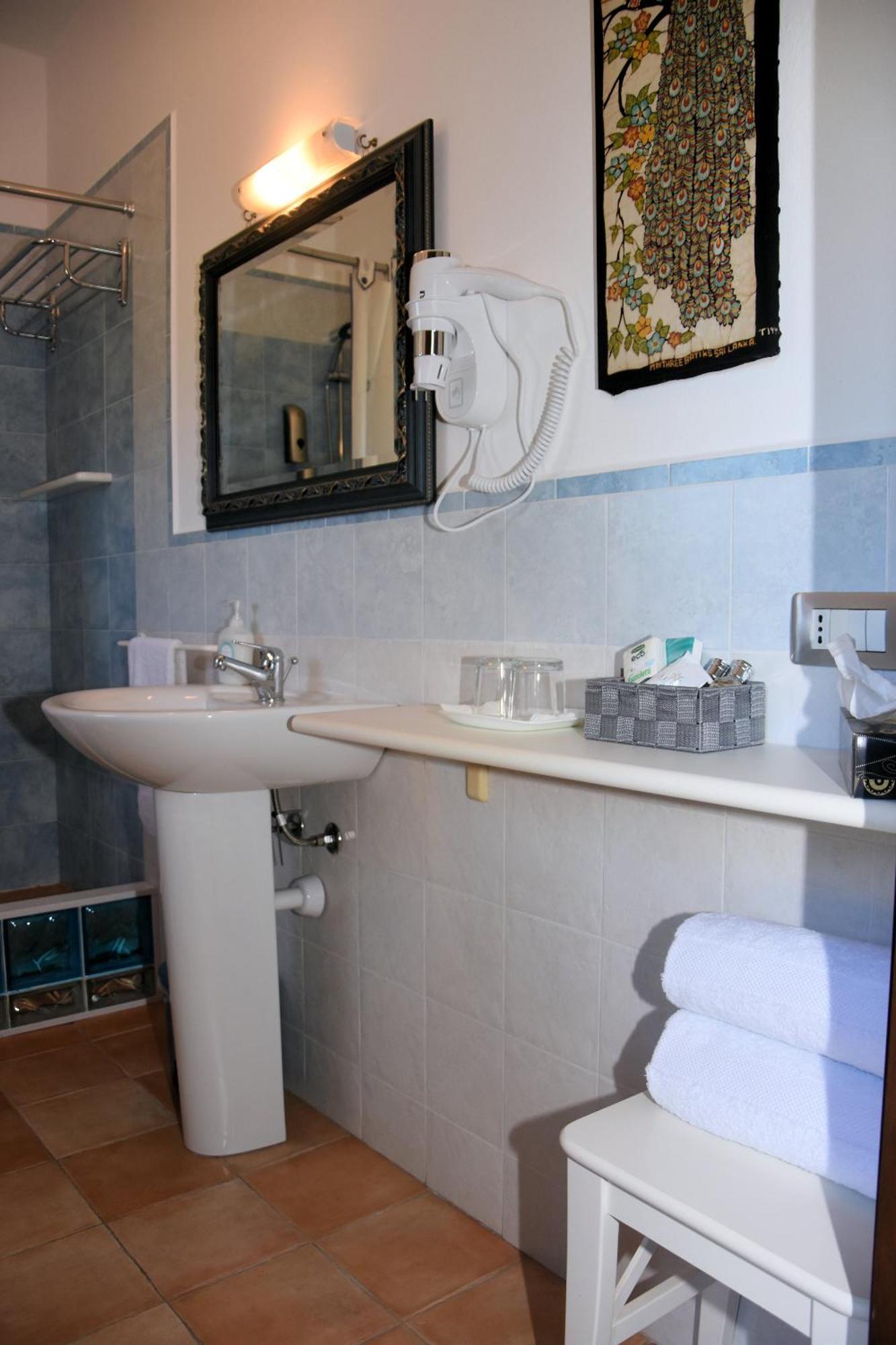 Guest House La Carolina Tigliole Экстерьер фото