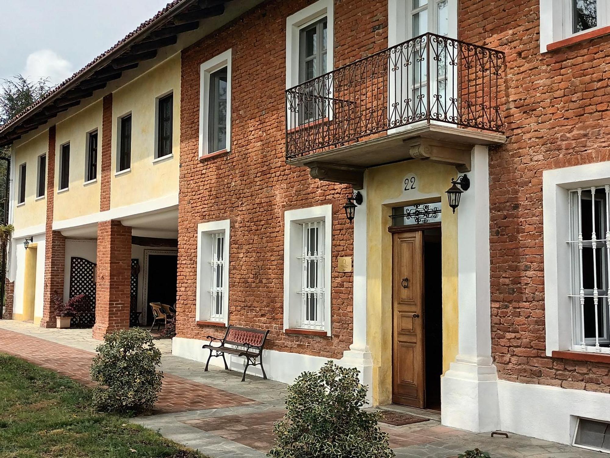 Guest House La Carolina Tigliole Экстерьер фото