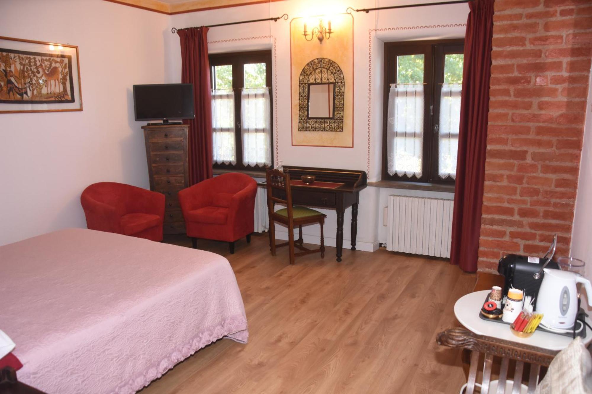 Guest House La Carolina Tigliole Экстерьер фото