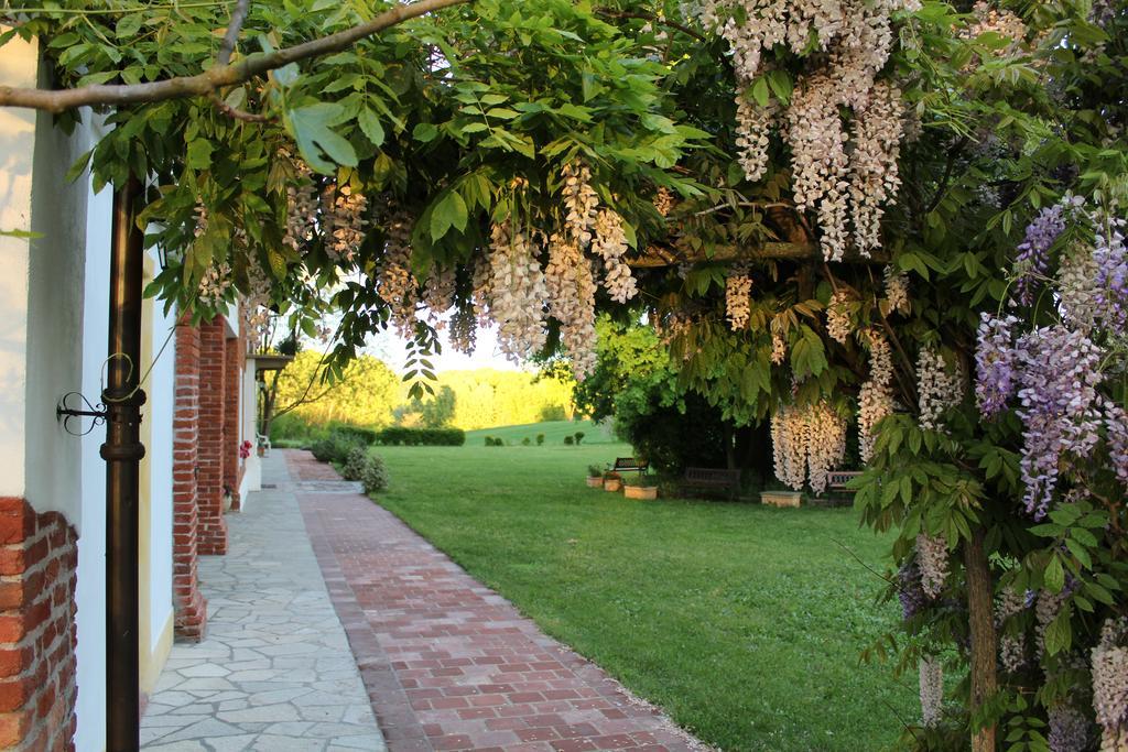 Guest House La Carolina Tigliole Экстерьер фото